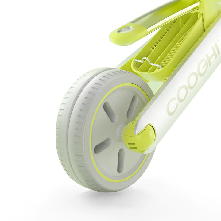 The rear wheels of the Cooghi K3 stroller tricycle can be combined into one and become a balance bike